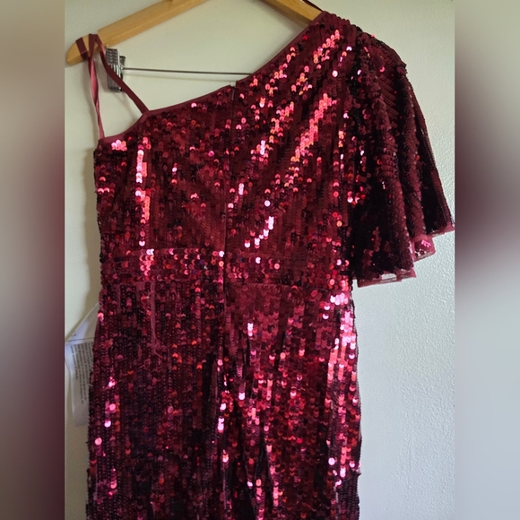 NWT Mac Duggal, One-Shoulder Sequin Column Gown, Burgundy, Size 4 -$598 - Picture 7 of 15